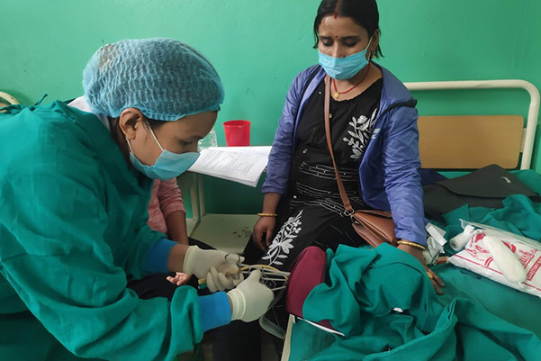 Two people doing medical training in an hospital in Nepal