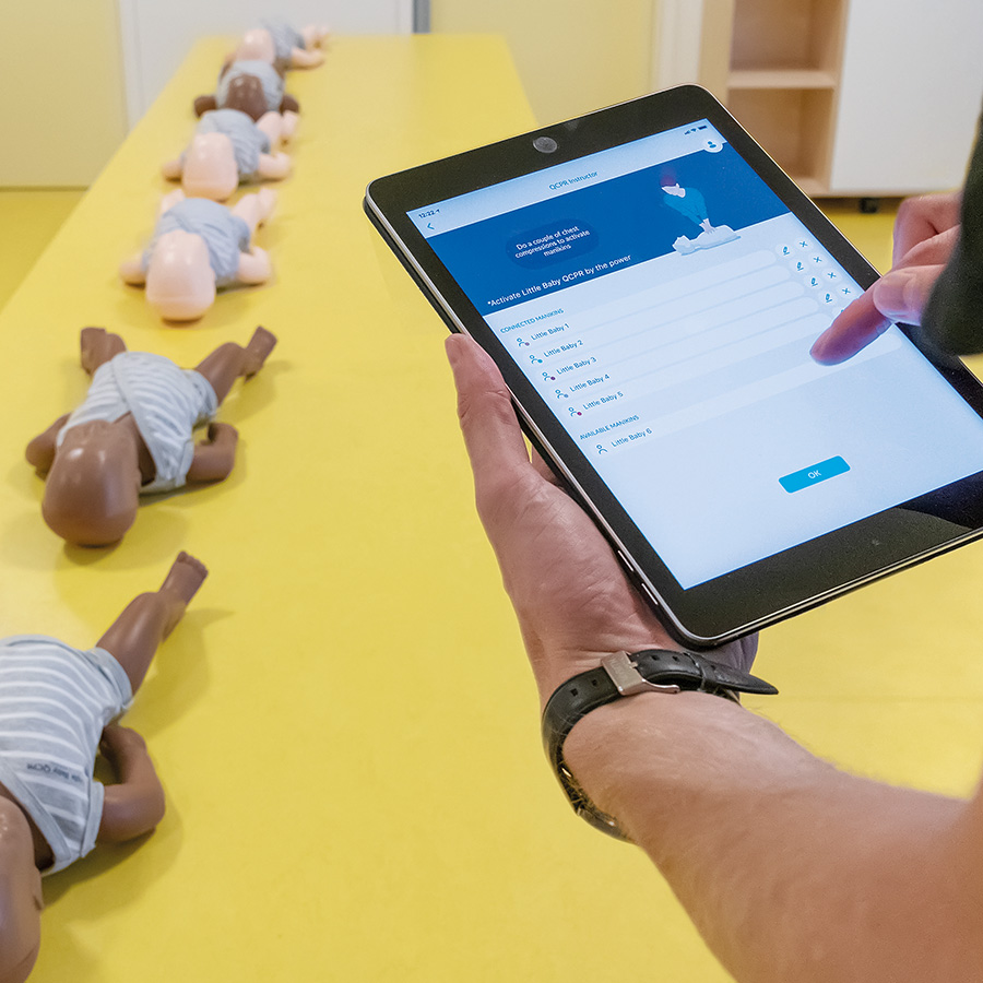 Little Family QCPR | Laerdal Medical