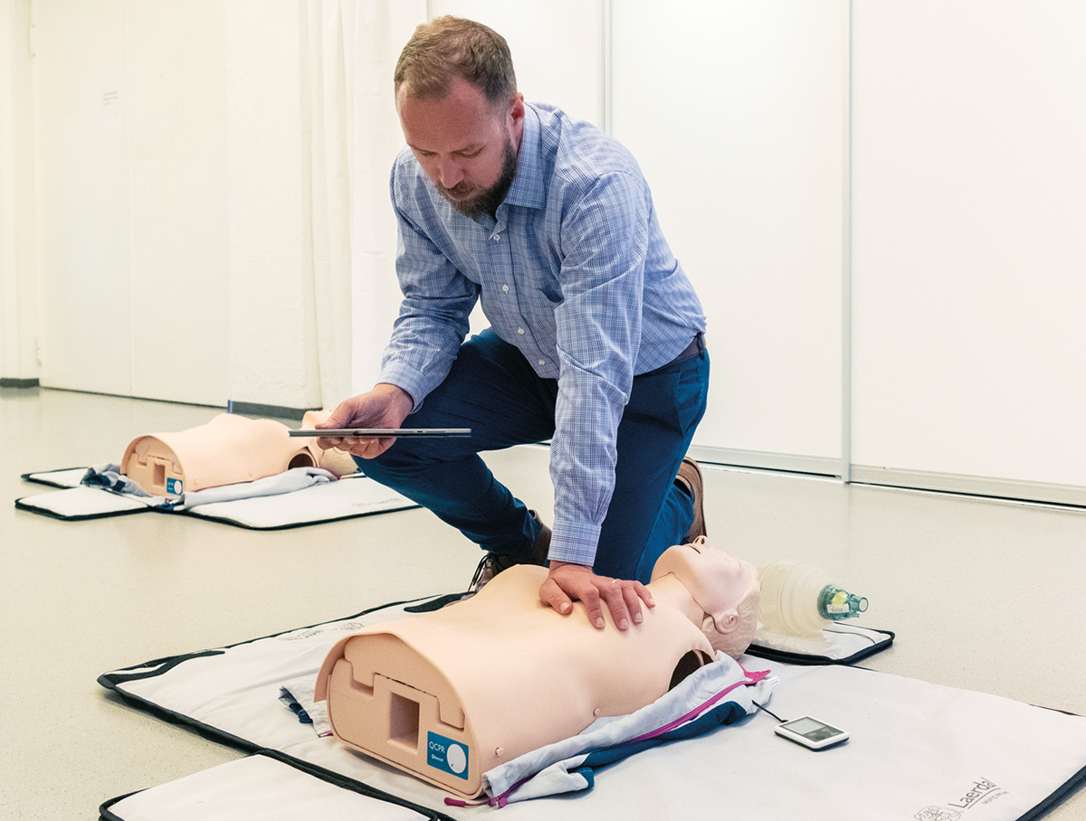 Resusci Anne QCPR - High-performance CPR skills for first responders, Laerdal Medical