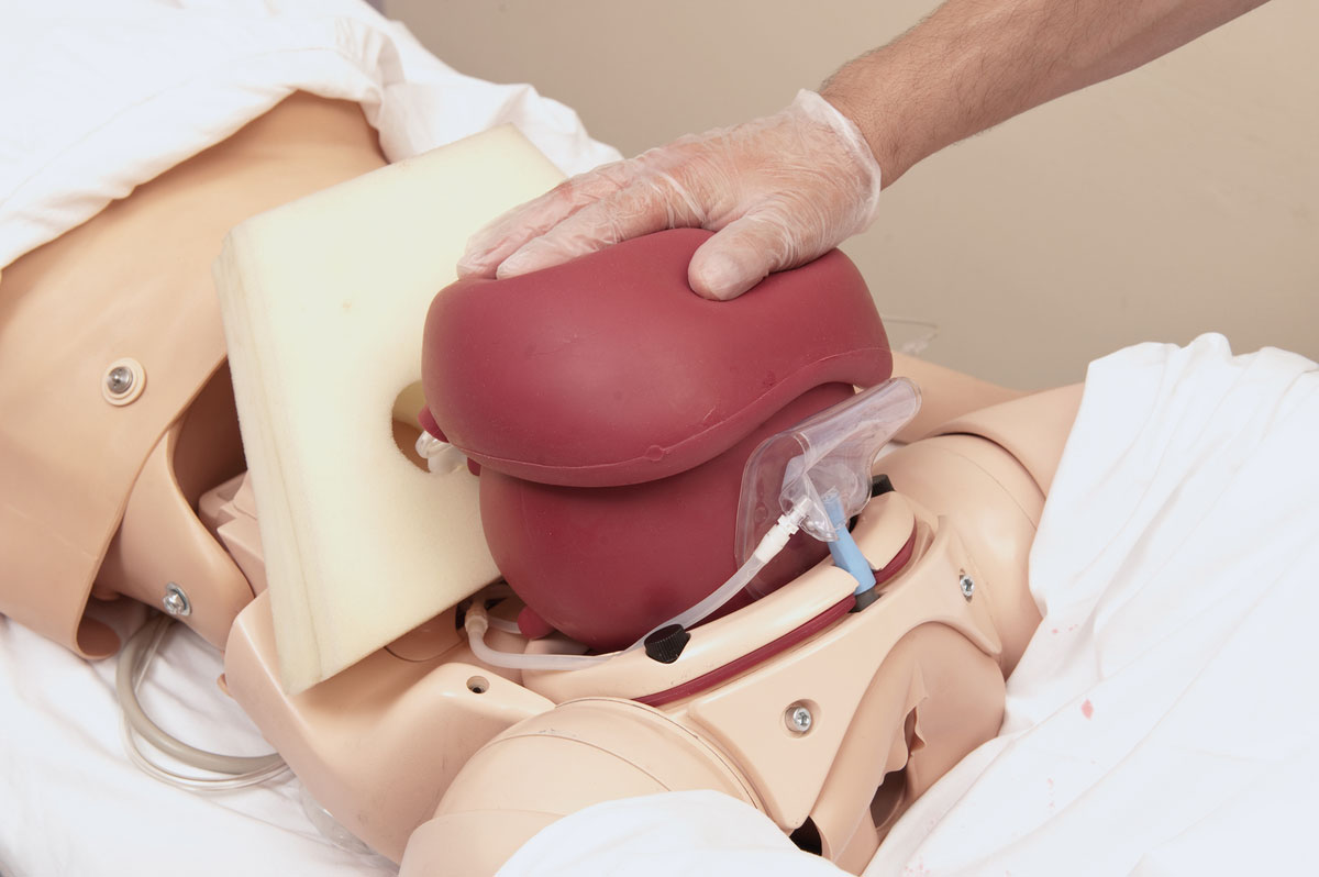 https://laerdal.com/cdn-4ae00e/globalassets/images--blocks/products/training-products/simmom/laerdal-26-07-2011-648.jpg