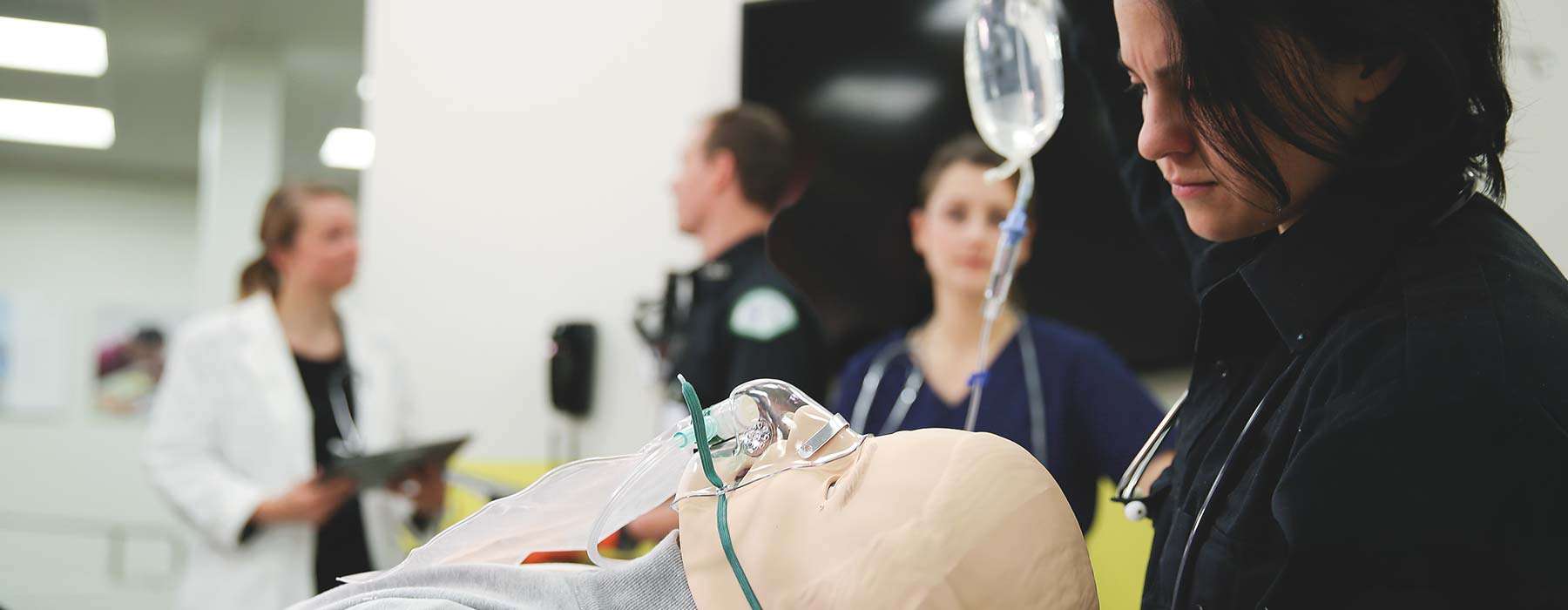 EMT using a IV bag on simman als simulator
