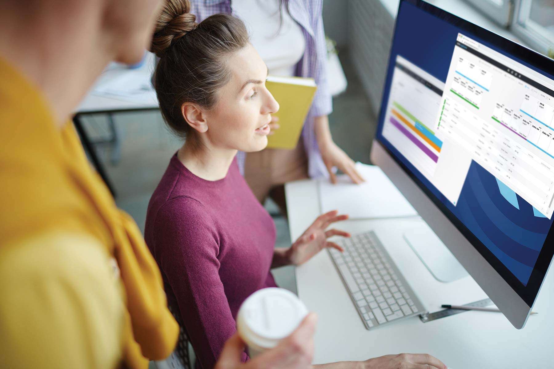 SimCapture direttore del centro che raccoglie dati su un computer